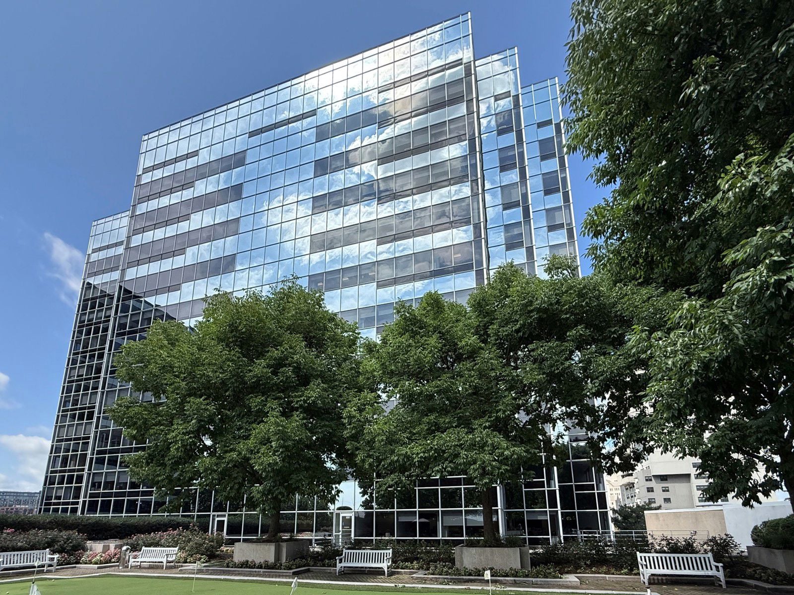 2 Stamford Plaza