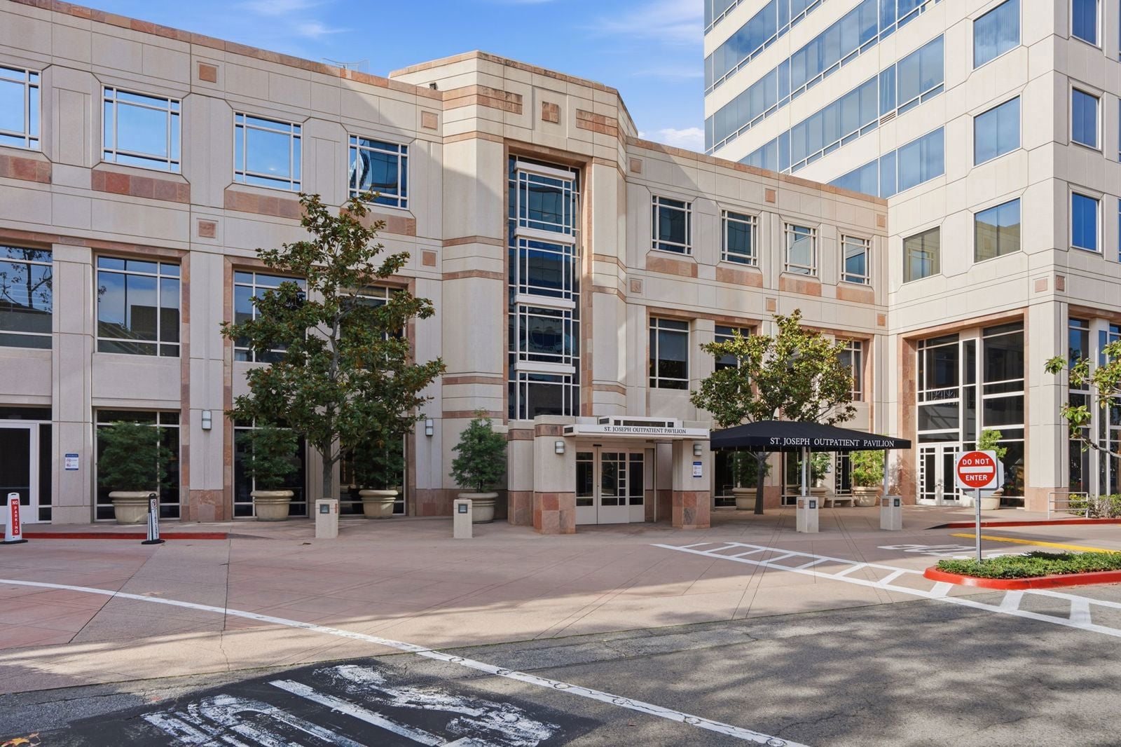 4-web-or-mls-1140-w-la-veta-ave