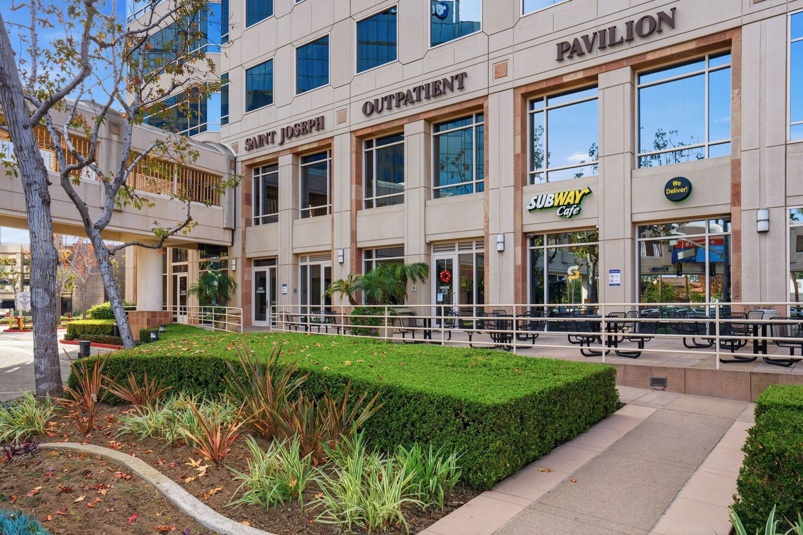 6-web-or-mls-1140-w-la-veta-ave