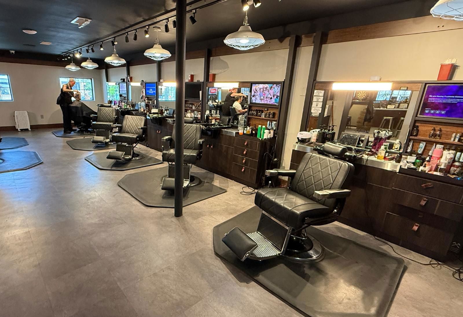 Freestanding Former Salon 13333 Madison Avenue - Image 5