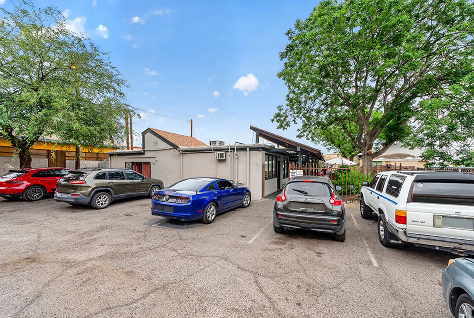 527-533 N 4th Ave - Parking