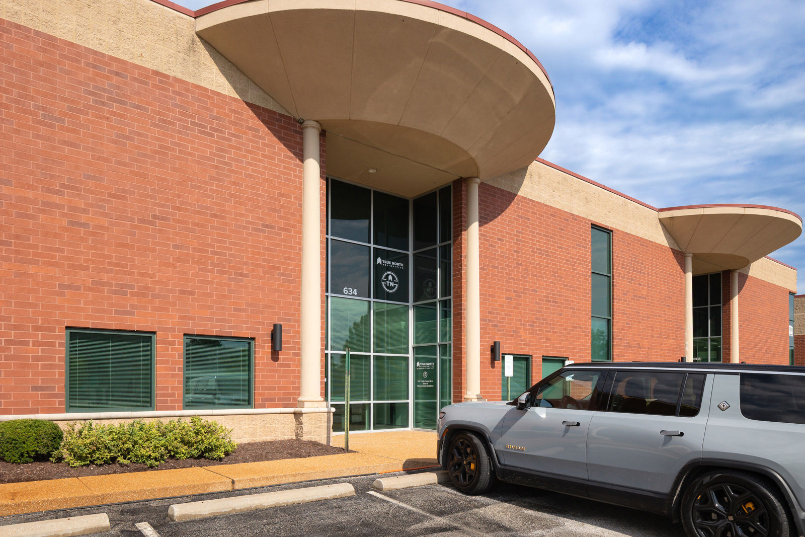 636TradeCenterBlvd-06