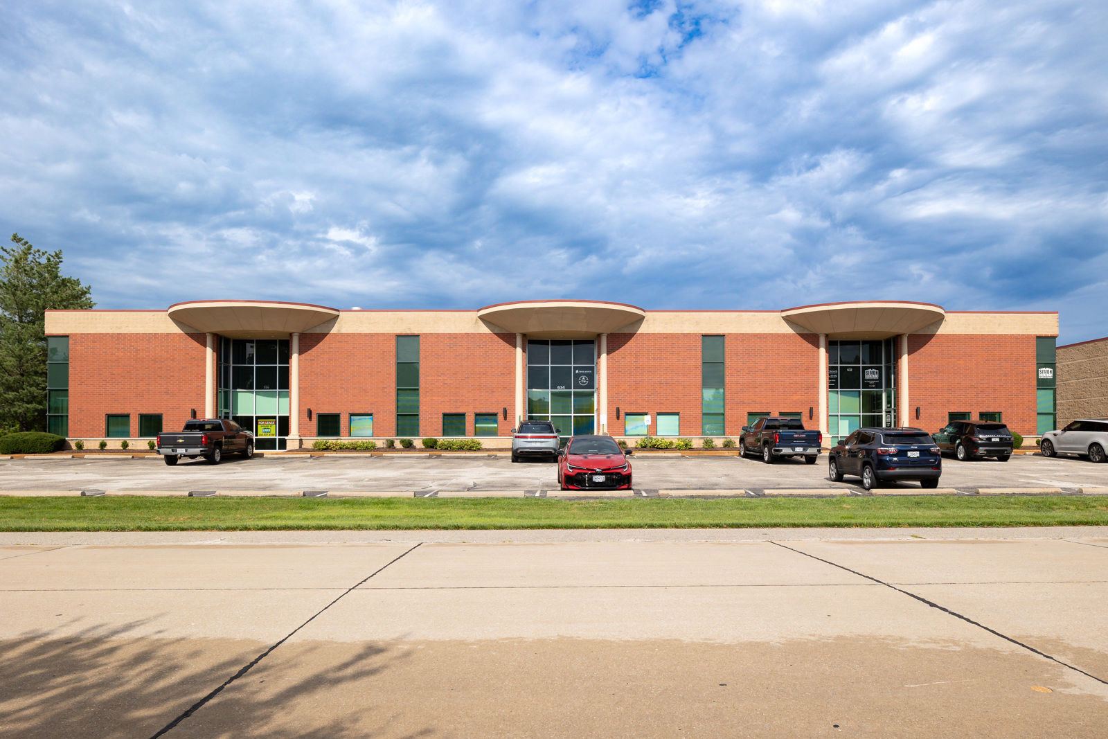 636TradeCenterBlvd-01
