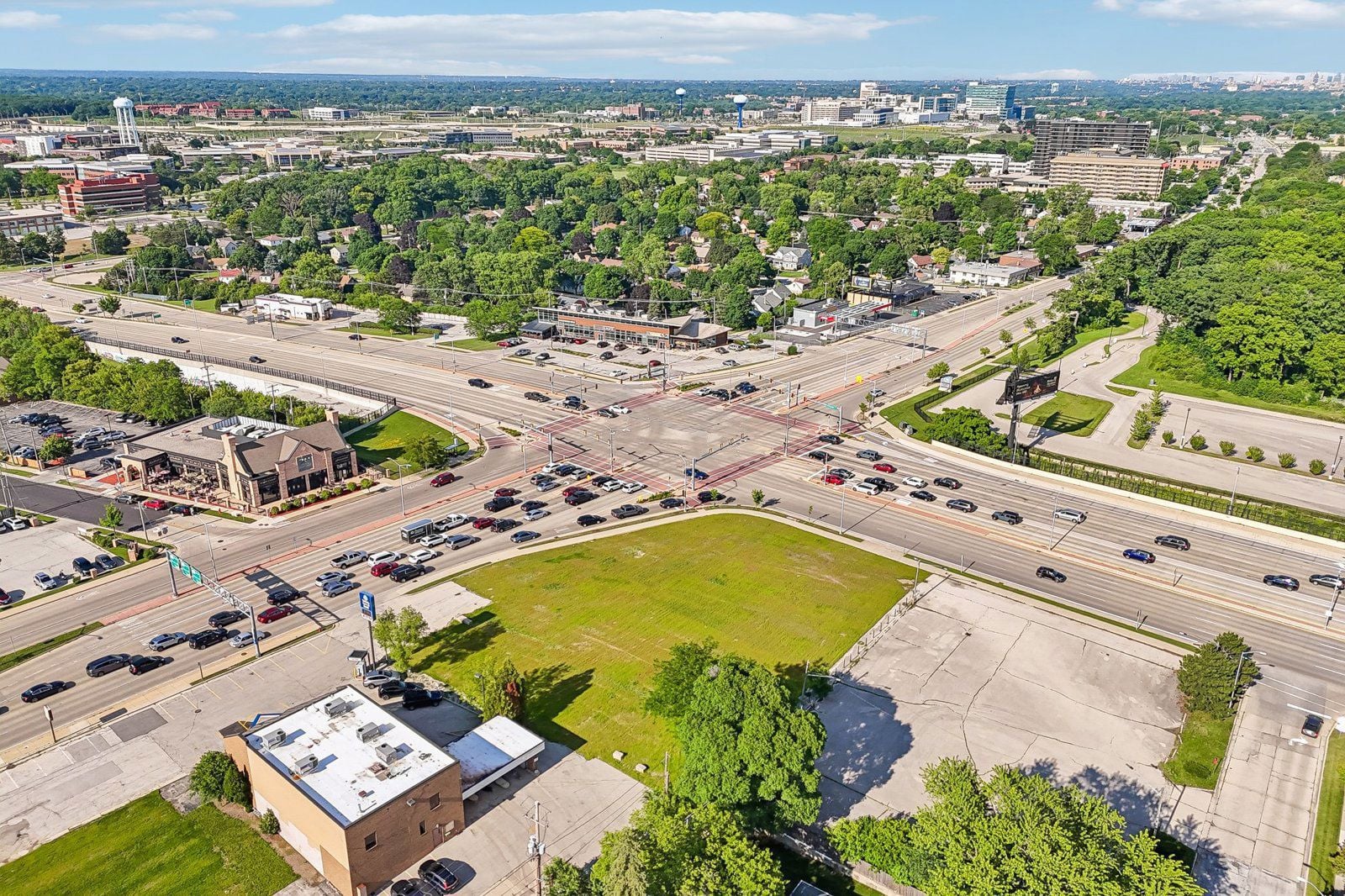 14-web-or-mls-W Bluemound Rd-S2706-015