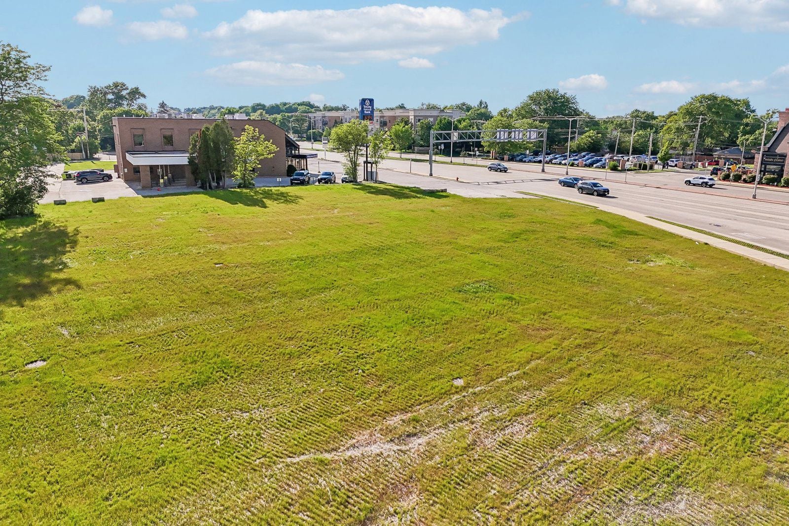 13-web-or-mls-W Bluemound Rd-S2706-014