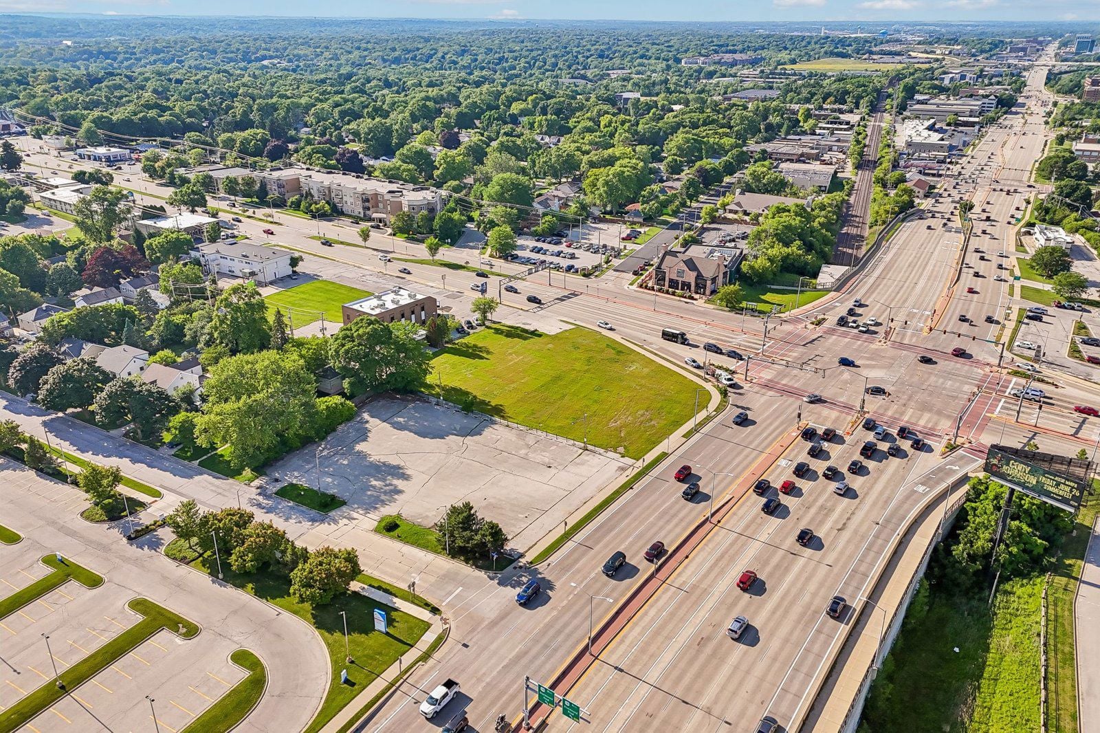 11-web-or-mls-W Bluemound Rd-S2706-012