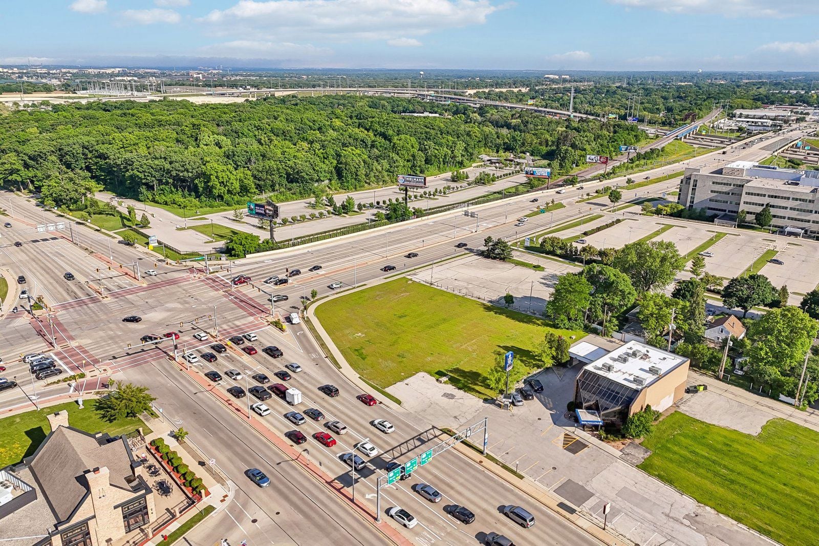 2-web-or-mls-W Bluemound Rd-S2706-002