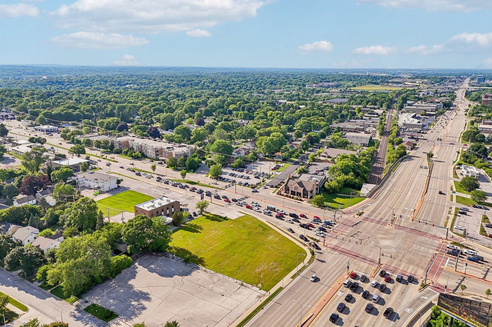 5-web-or-mls-W Bluemound Rd-S2706-005