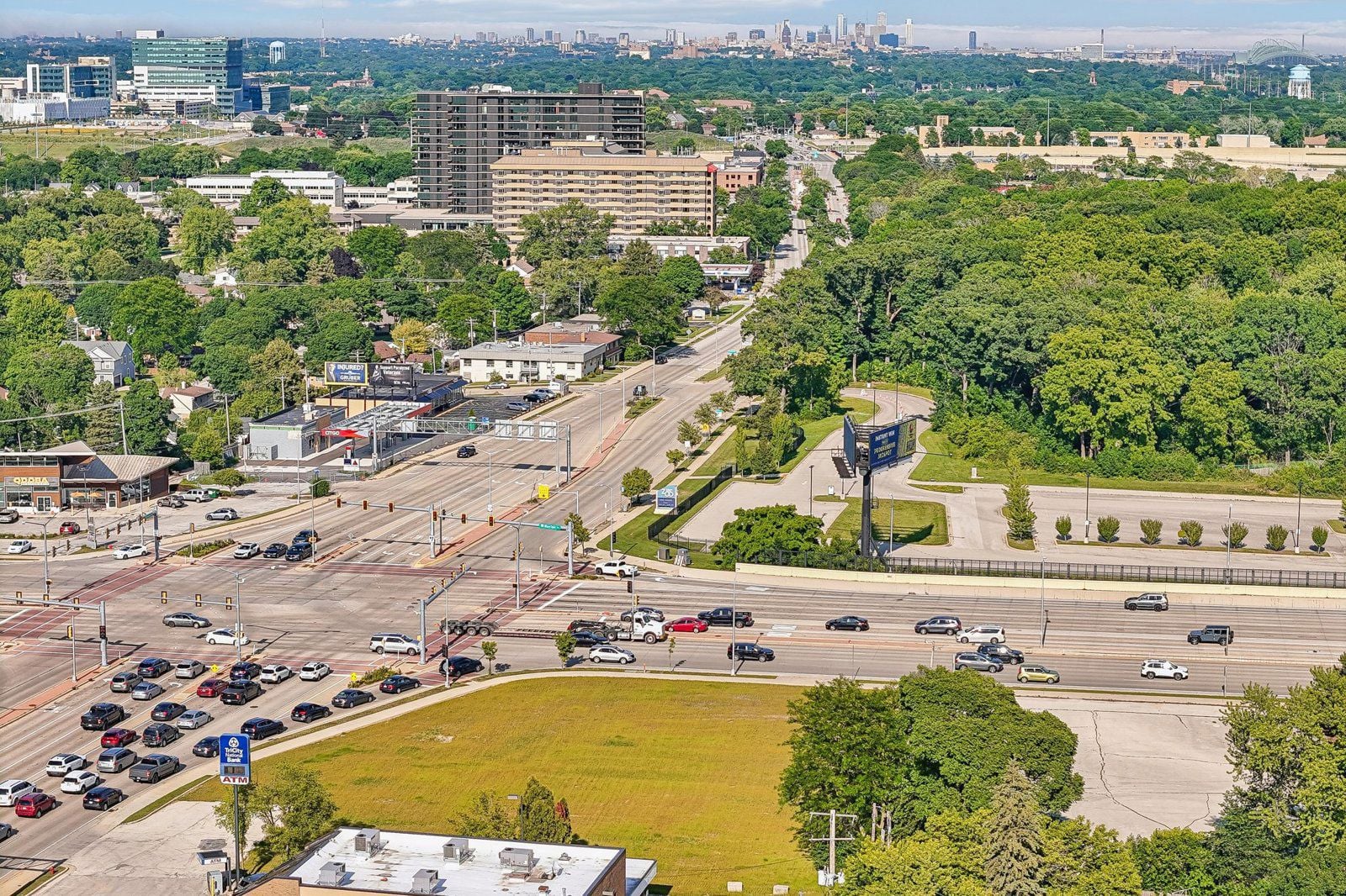 3-web-or-mls-W Bluemound Rd-S2706-003