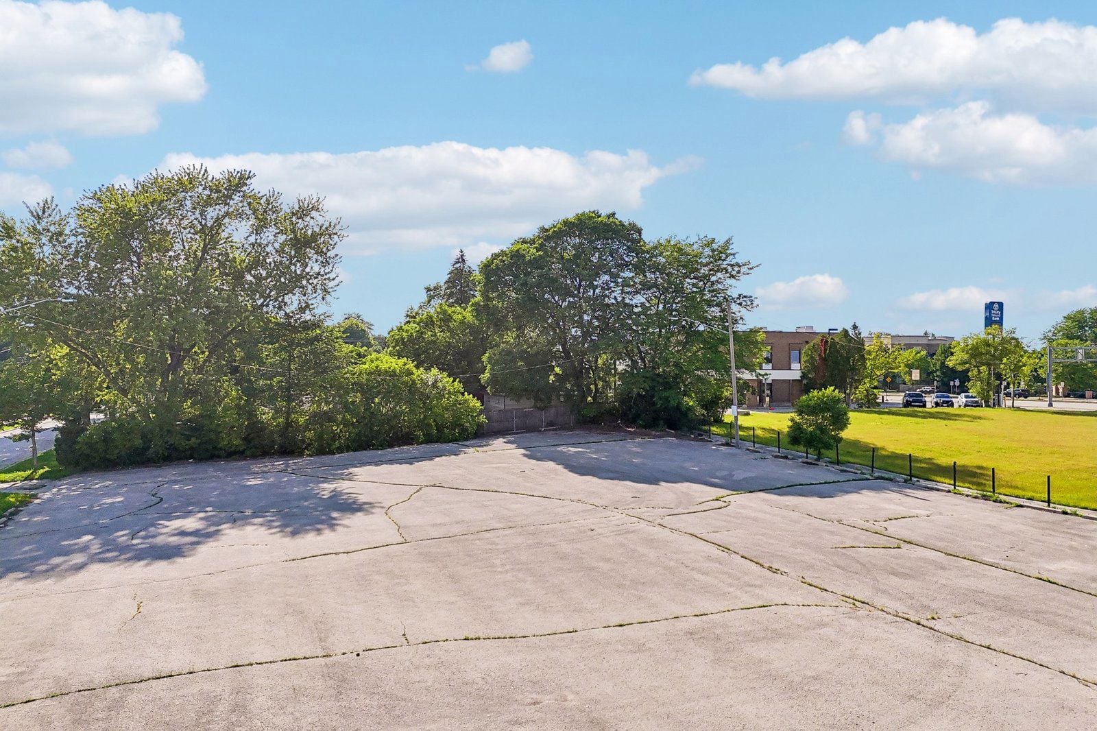16-web-or-mls-W Bluemound Rd-S2706-017