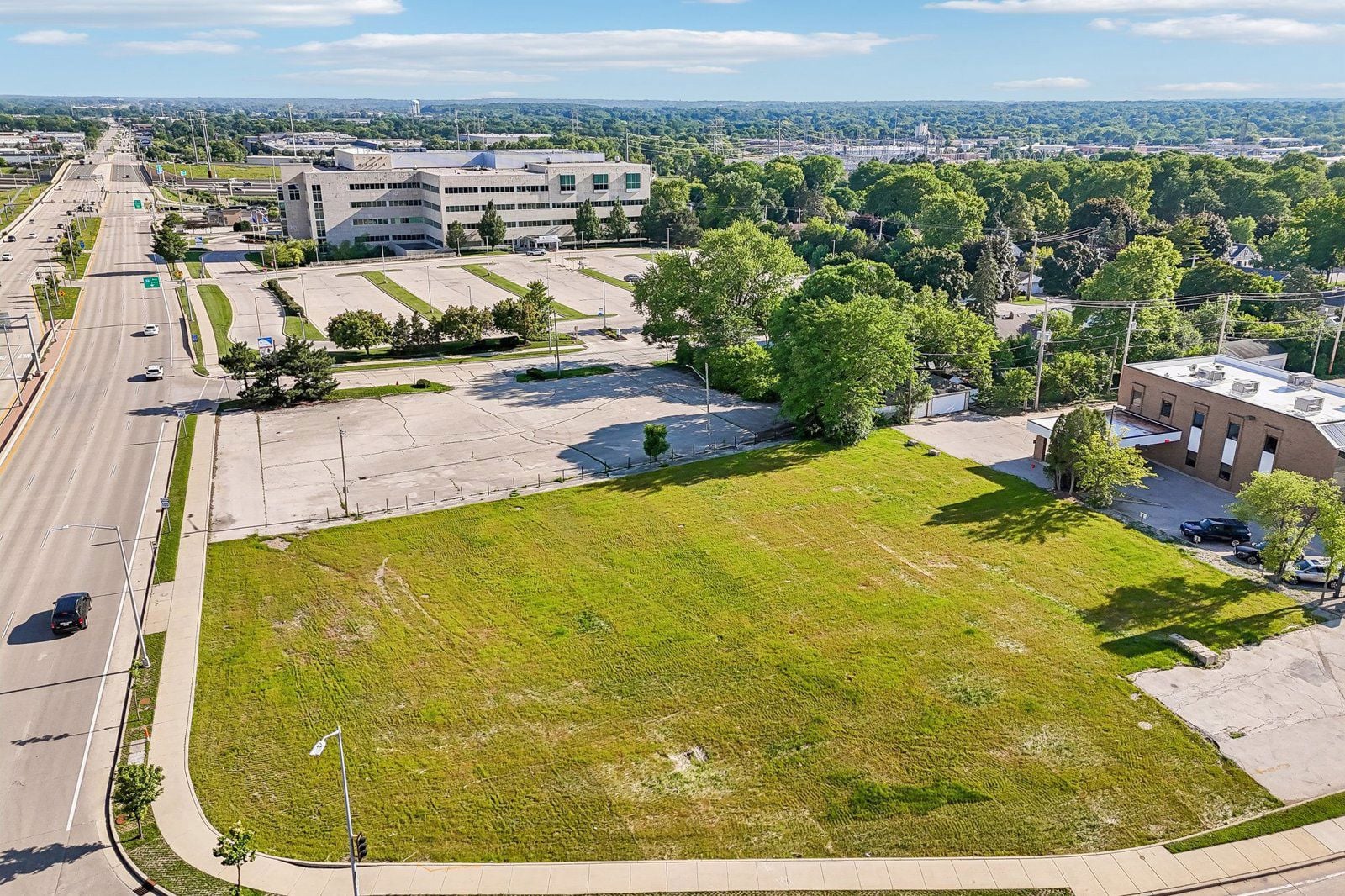 12-web-or-mls-W Bluemound Rd-S2706-013