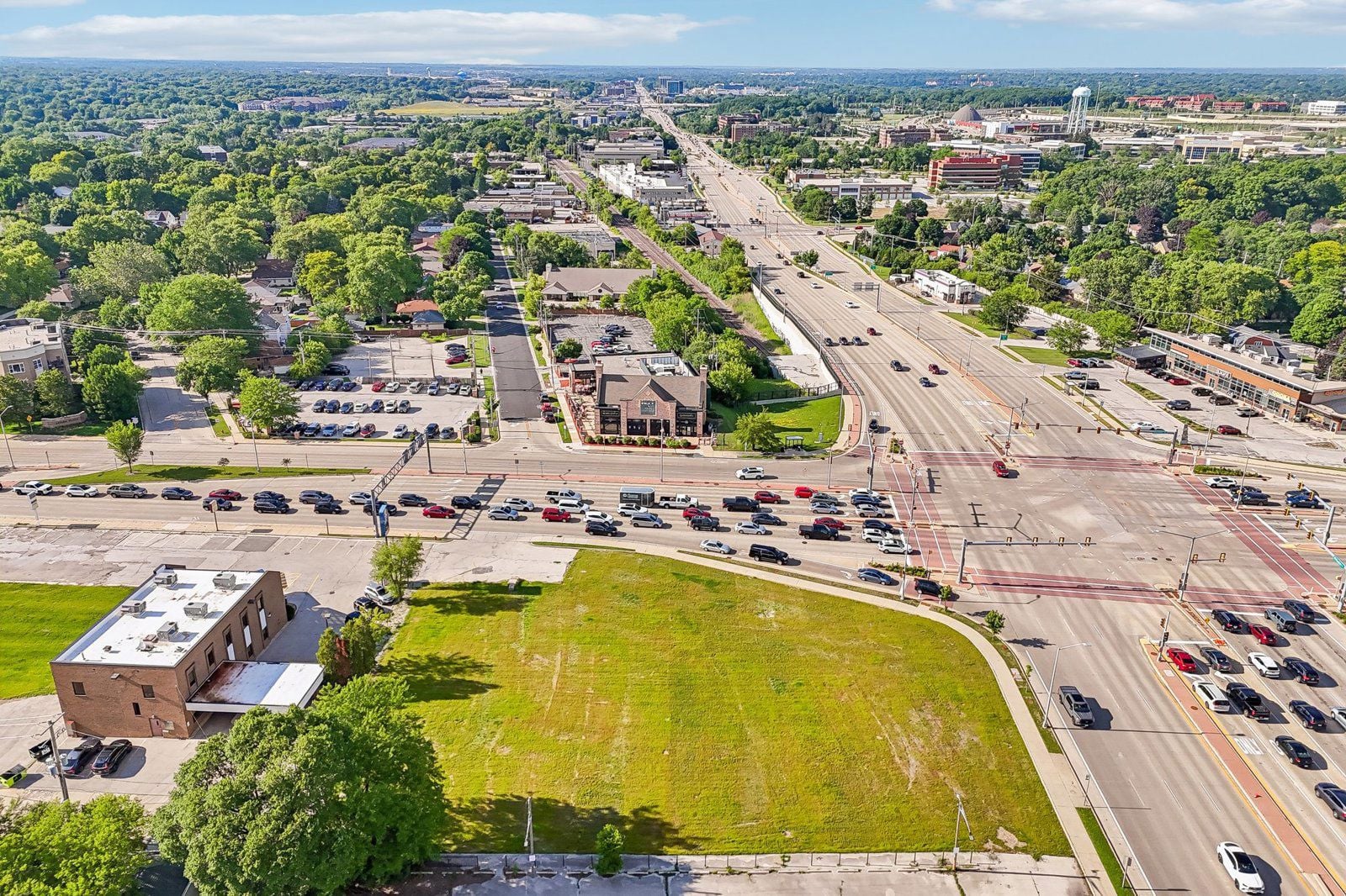 4-web-or-mls-W Bluemound Rd-S2706-004
