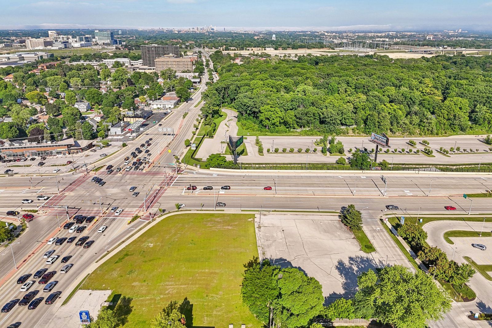 15-web-or-mls-W Bluemound Rd-S2706-016