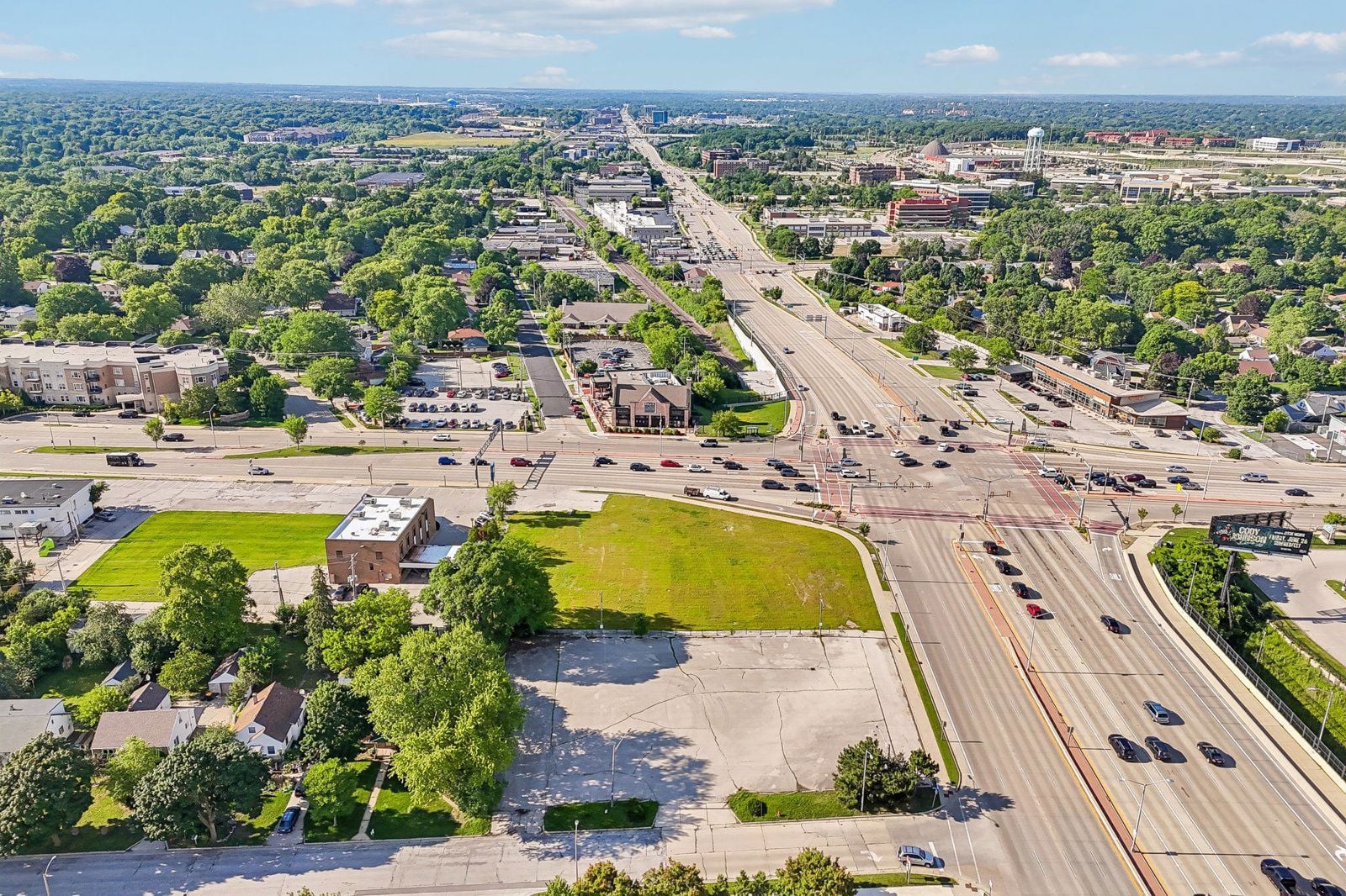 10-web-or-mls-W Bluemound Rd-S2706-011