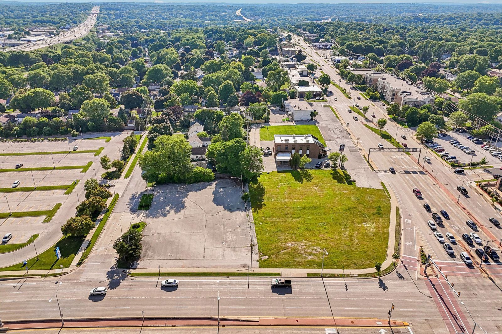 6-web-or-mls-W Bluemound Rd-S2706-006