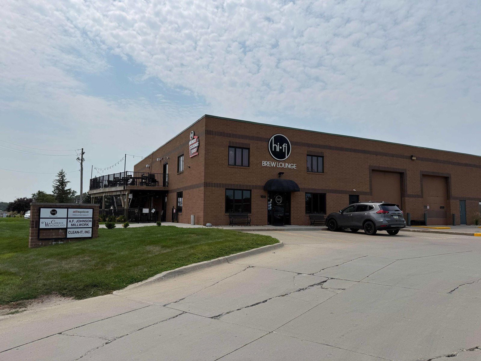 Exterior with momument sign