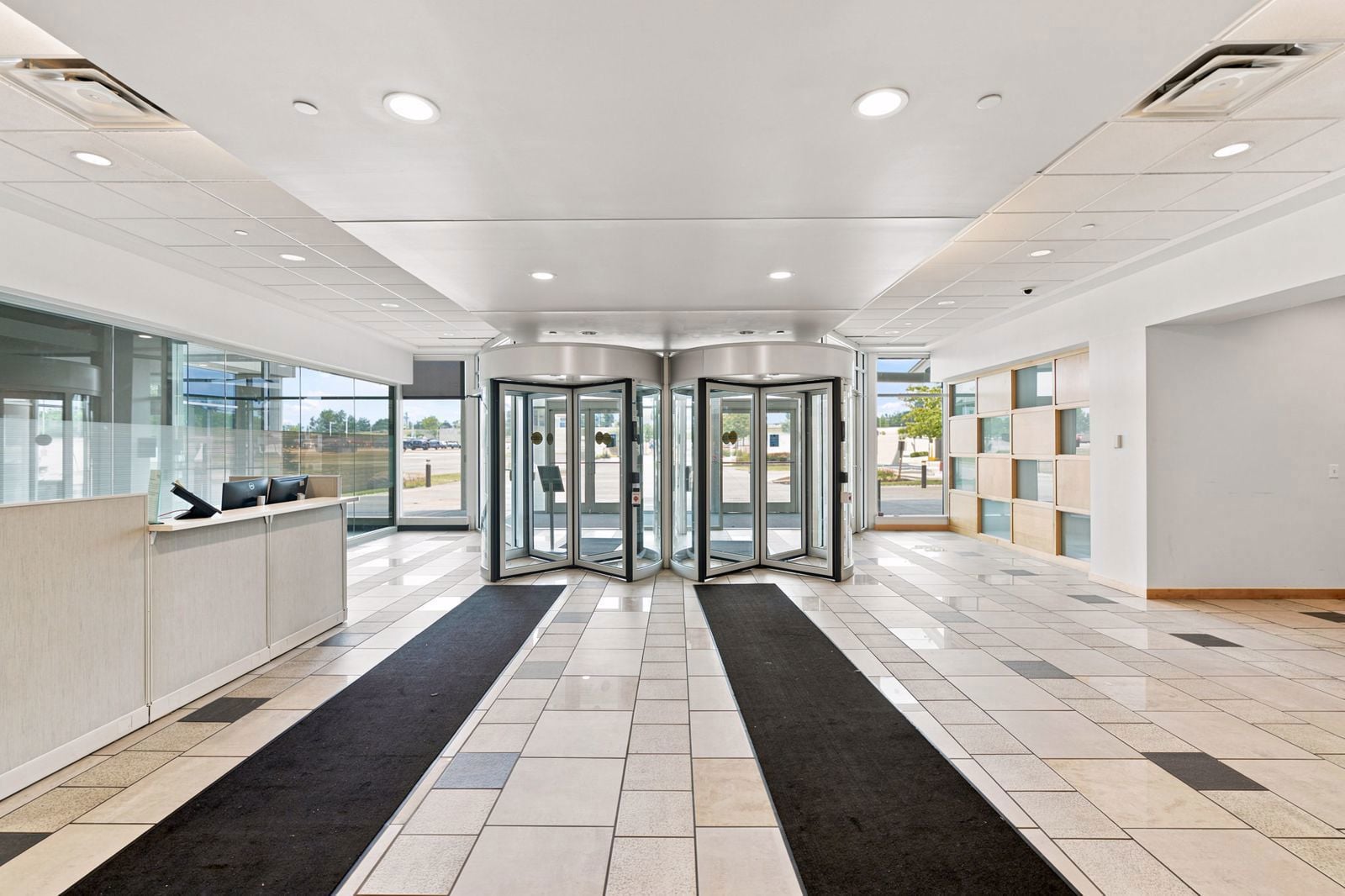 4-web-or-mls-4241 Irwin Simpson Rd-4