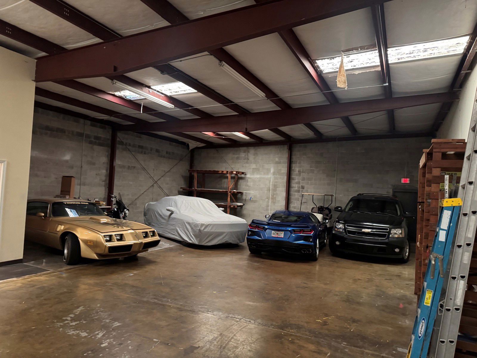 391 Corporate Dr - high clearance storage