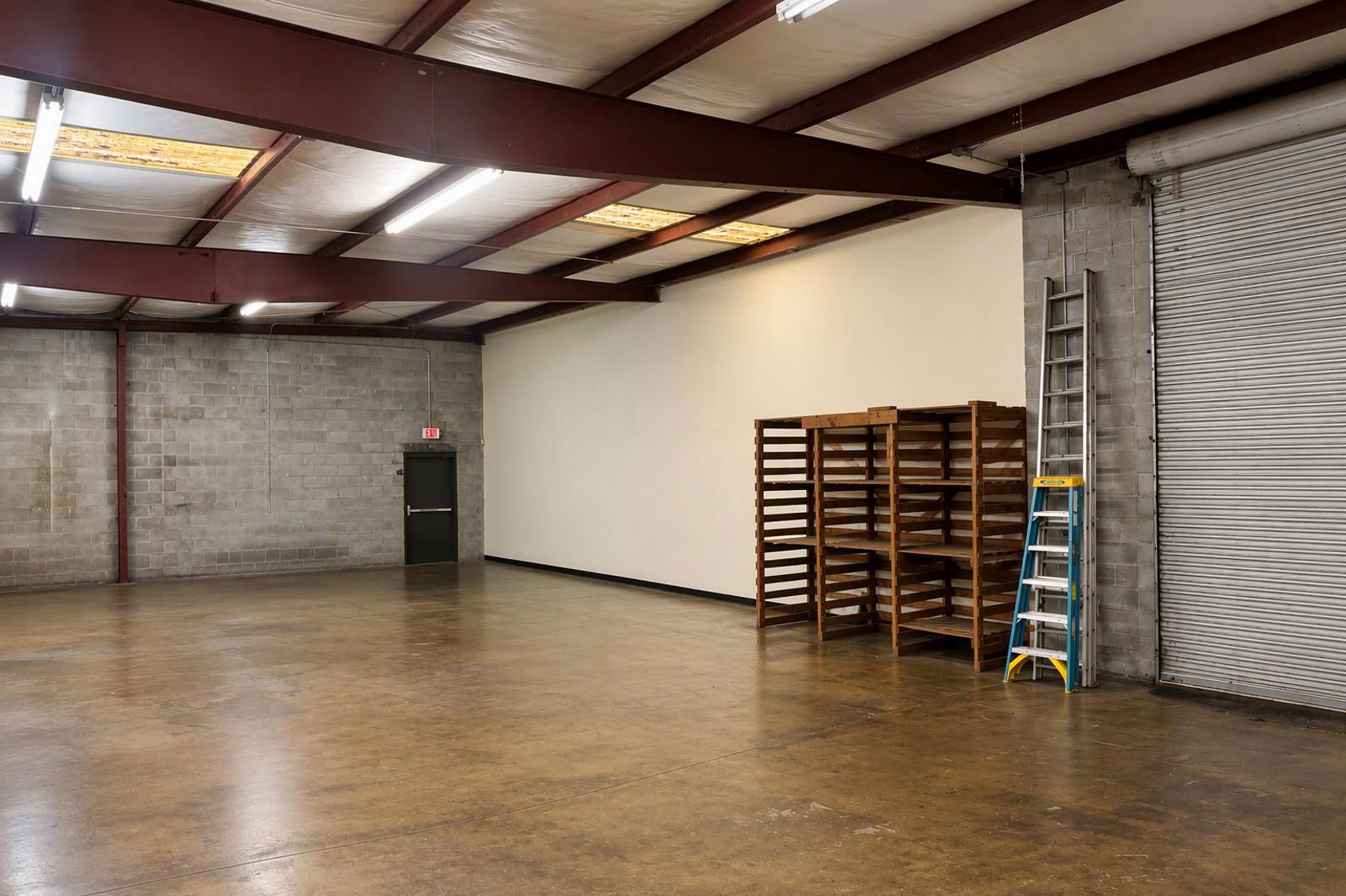 391 Corporate Dr - open space w storage racks