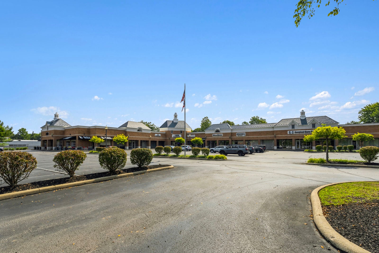 Retail at Century Village Plaza 2119 mentor ave - Image 3