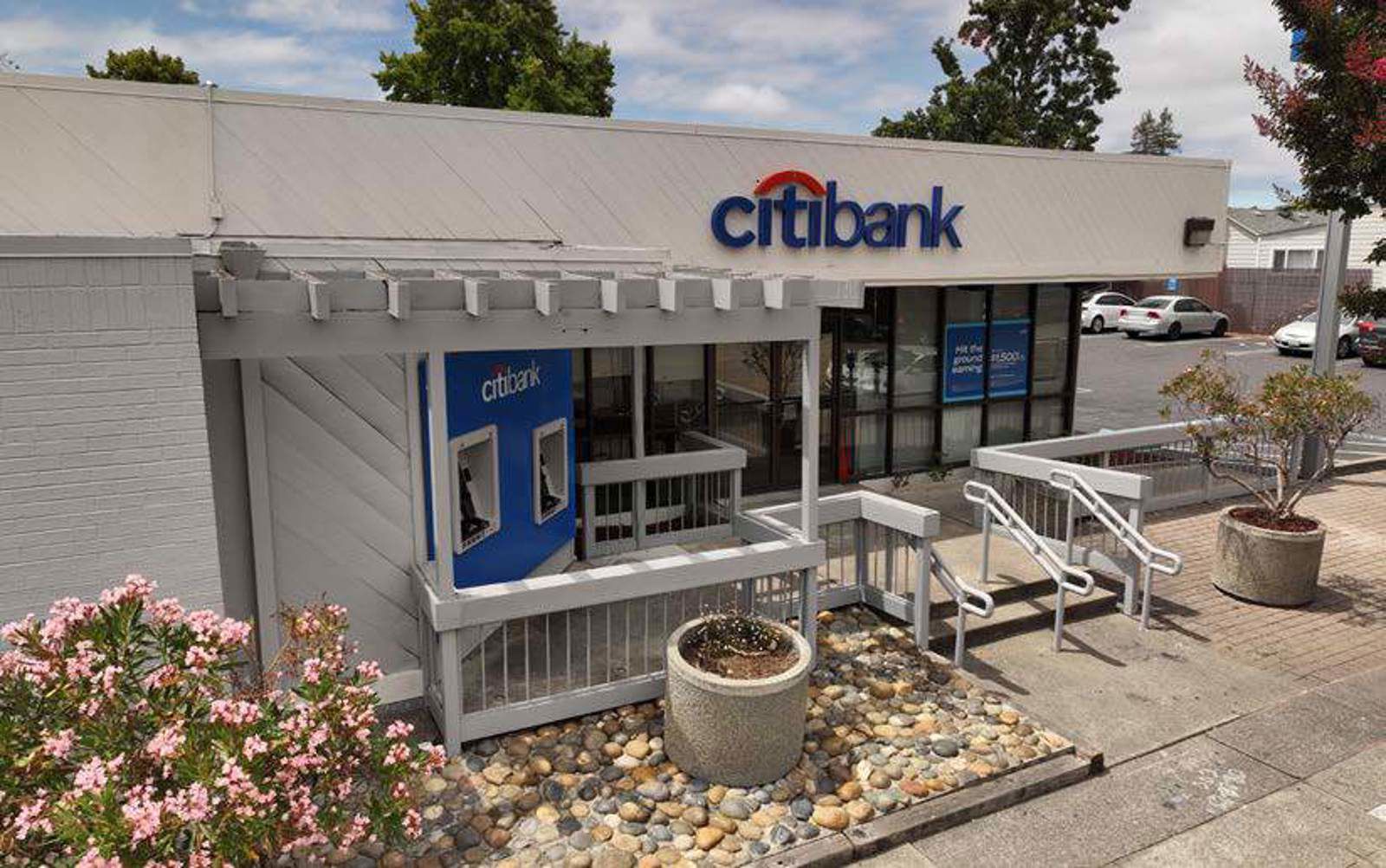 6th photo_Citi Bank - Oakland, CA