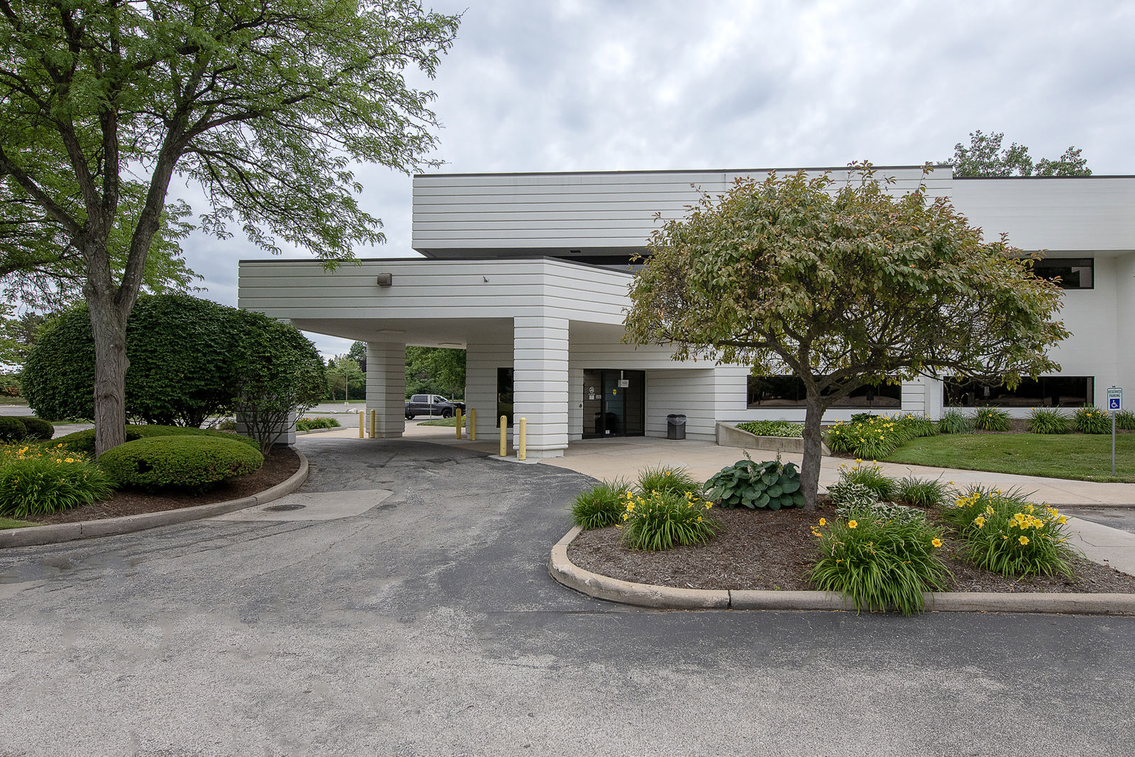 1000 Regency Ct