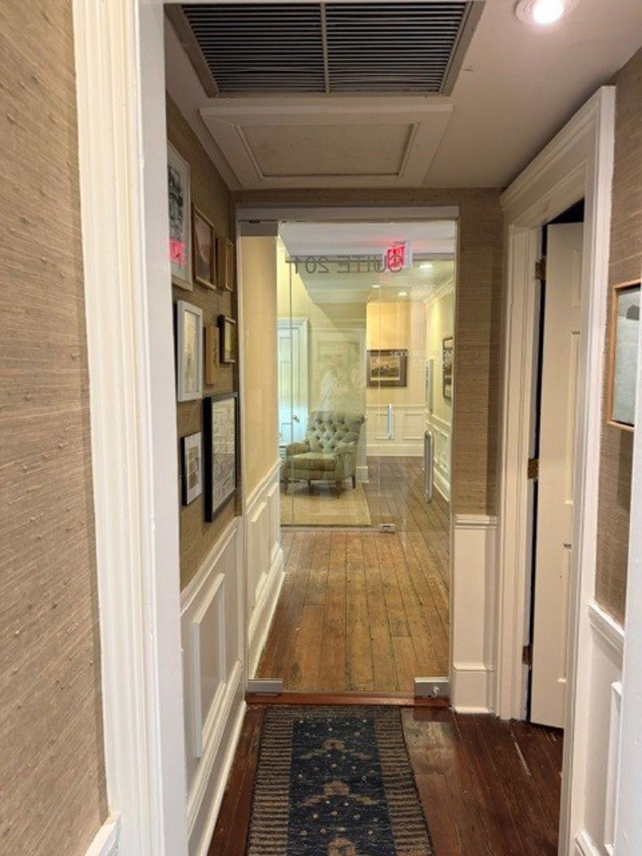 409 King Suite 201 Hallway