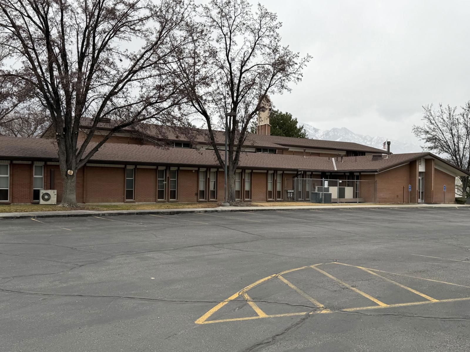 512-7742 exterior
