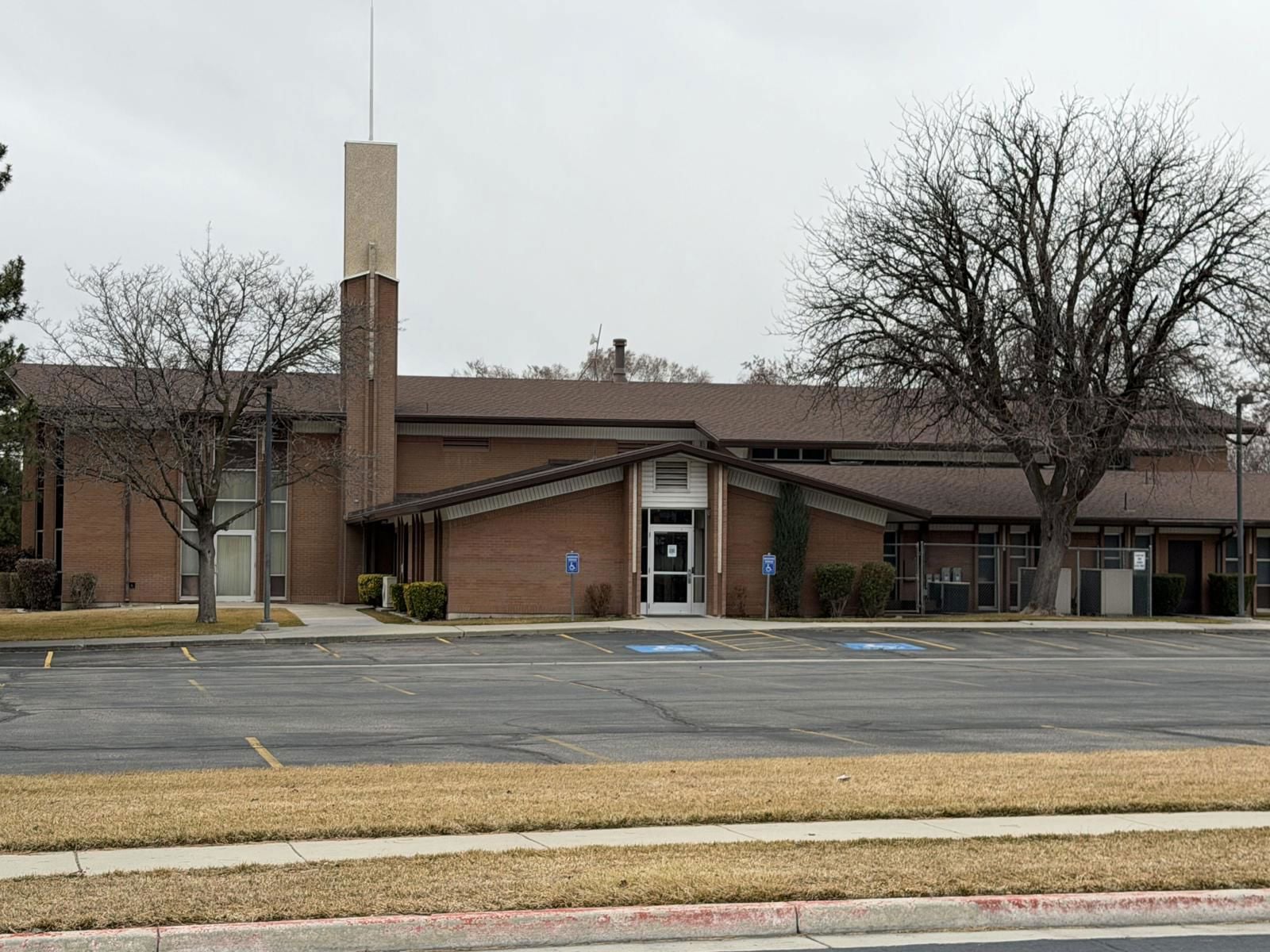 512-7742 exterior 3