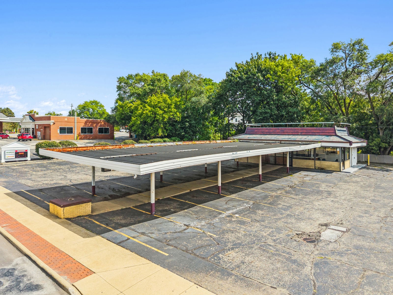 Freestanding 1,600 SF / 0.77 AC Redevelopment Site 35 West Avenue - Image 1