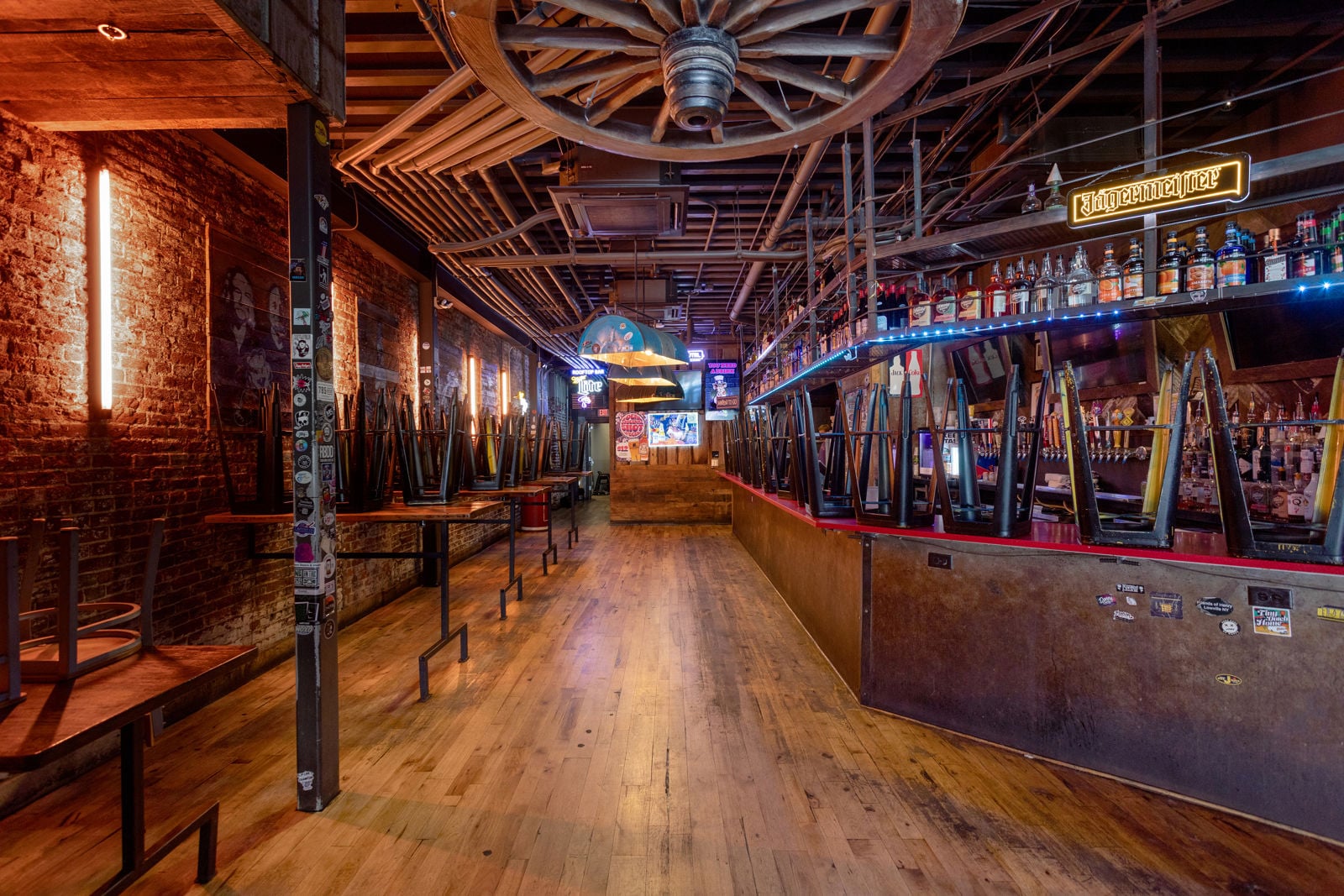 - 423 Broadway (13)