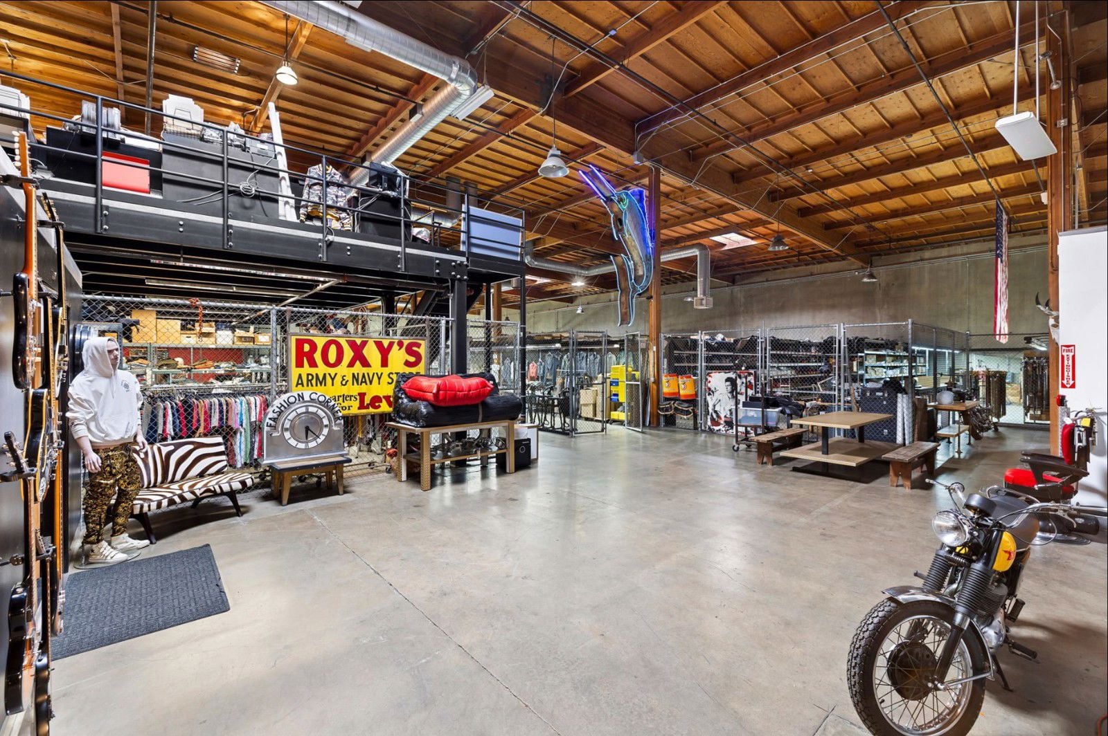 6760 Foster Bridge Blvd - Interior 4