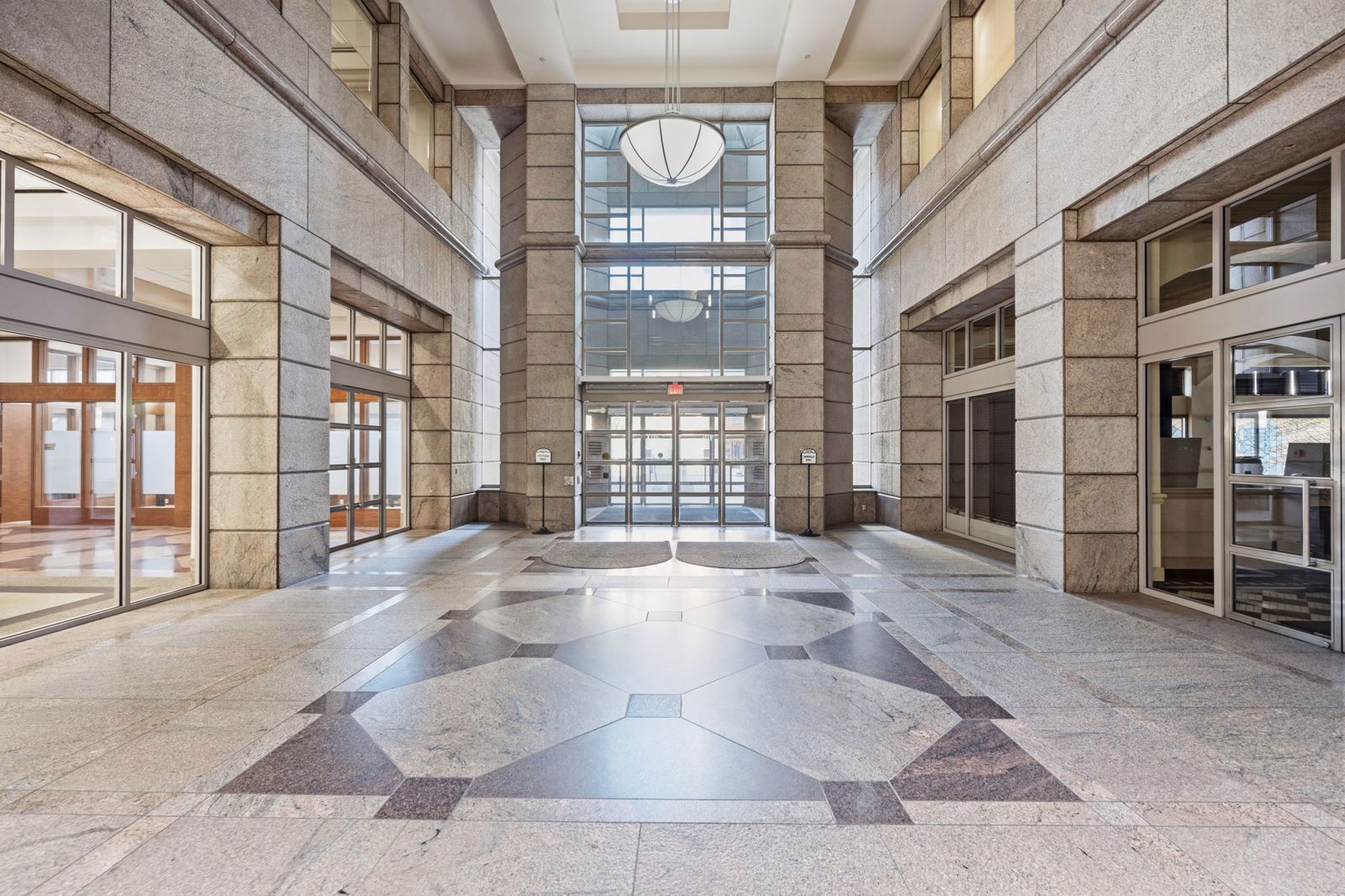 17-web-or-mls-110 N Main St-17