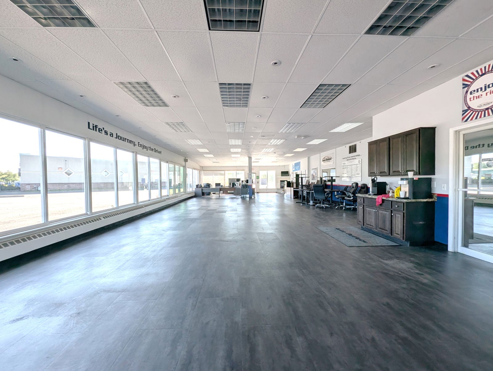Interior Photo Showroom