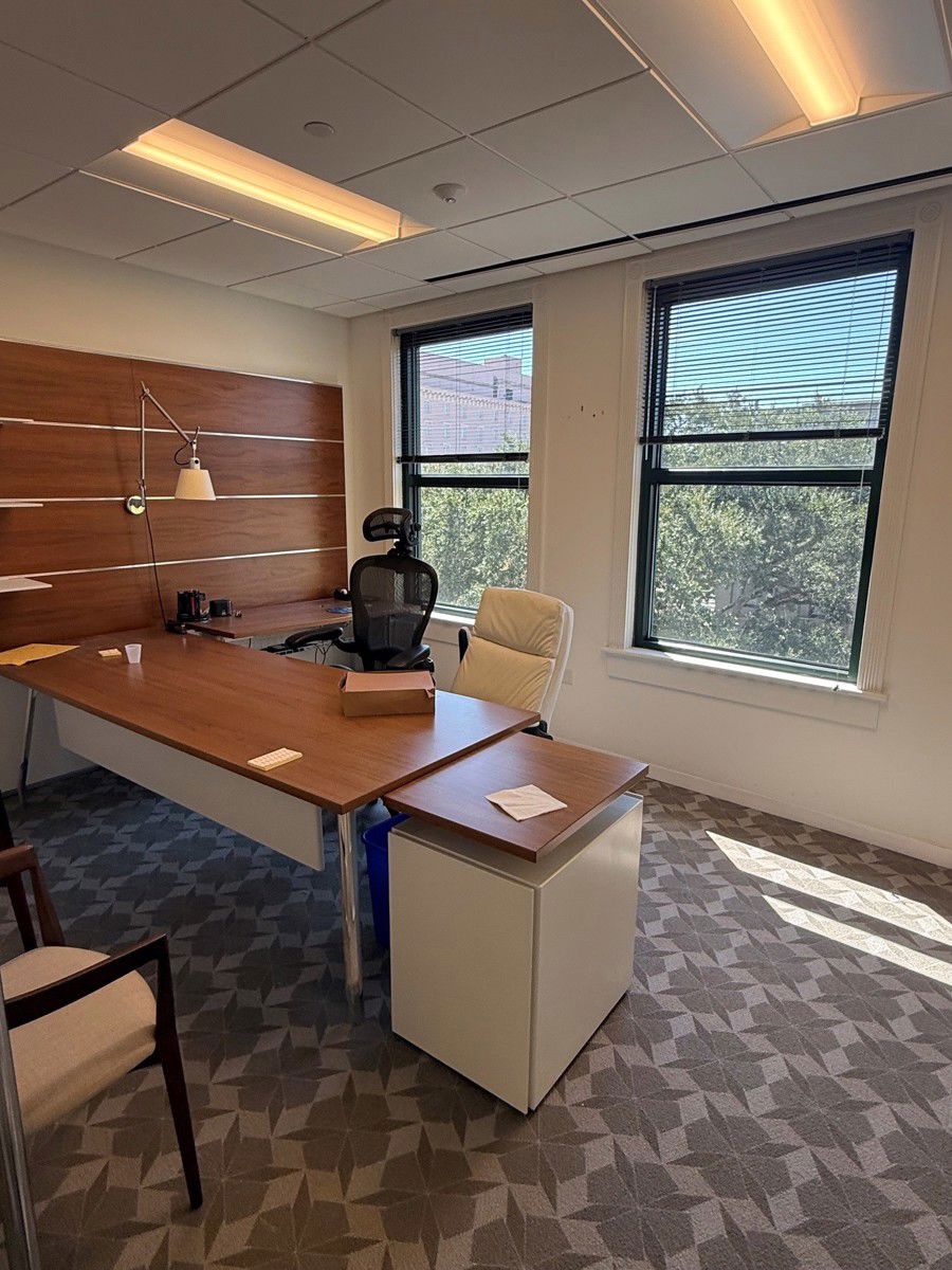134 Meeting Private Office Photo 3
