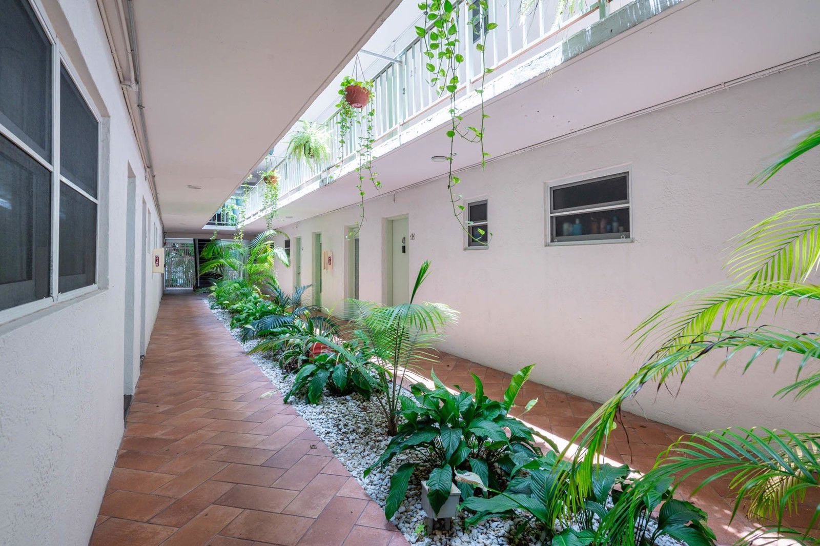 006-Exterior