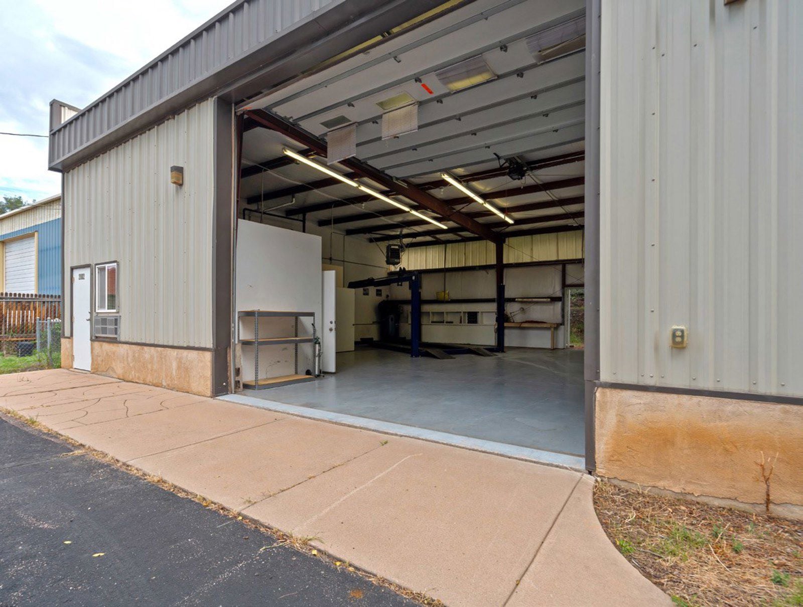 2002 Sheldon Ave_Garage Door_2026-09-25