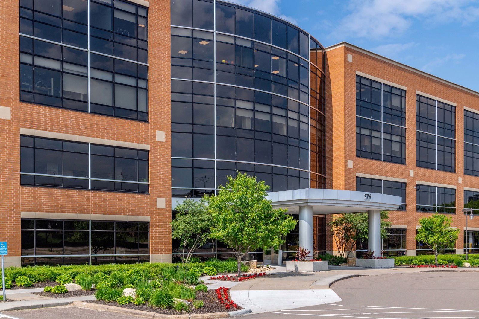 Flagship Corporate Center 775 Prairie Center Drive Eden Prairie MN-164-edit-web