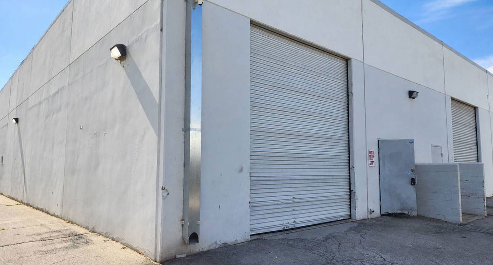 12420 Montague_Door 