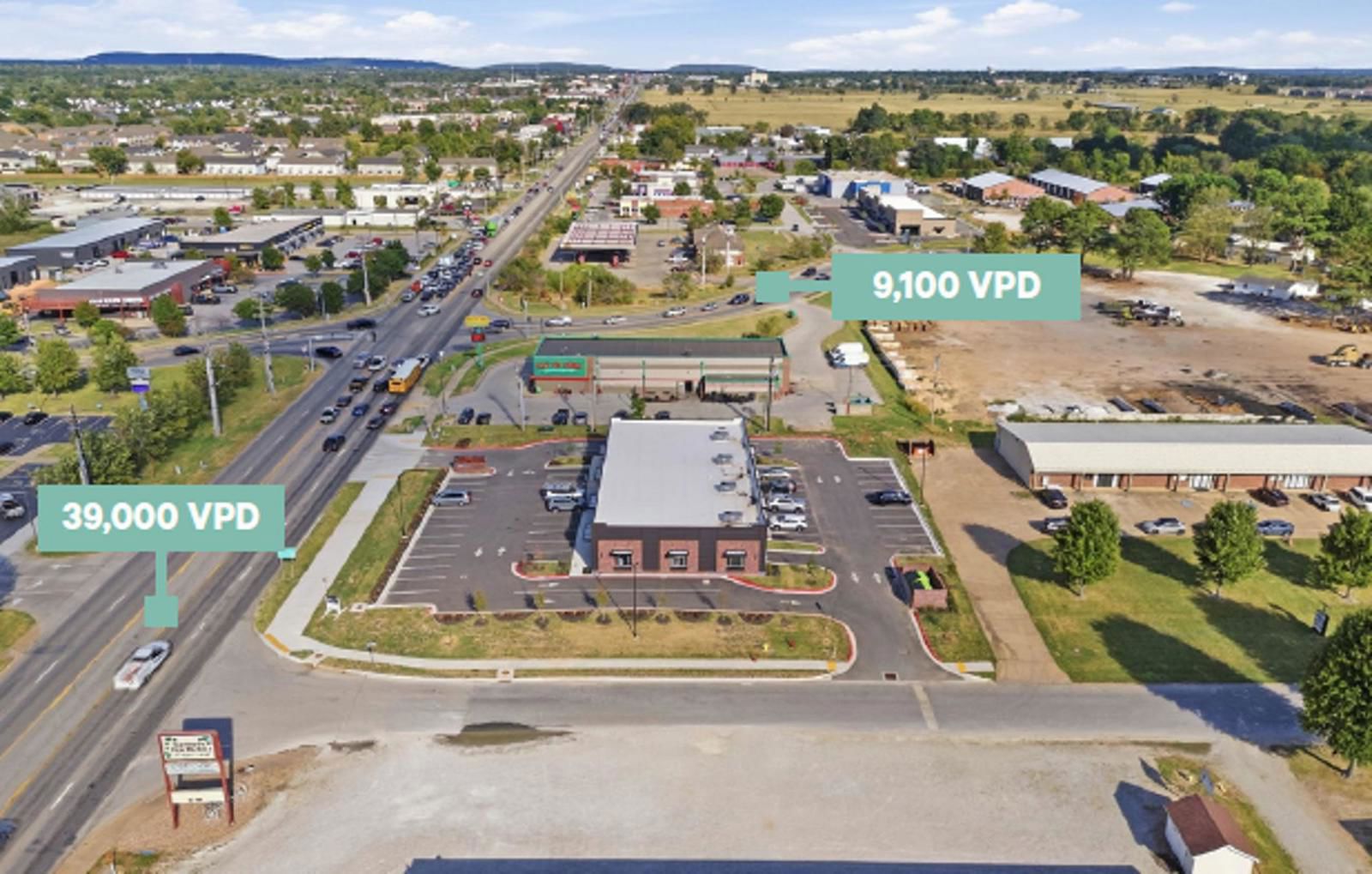 895 & 899 E Henri De Tonti Blvd 895 East Henri De Tonti Boulevard - Image 3