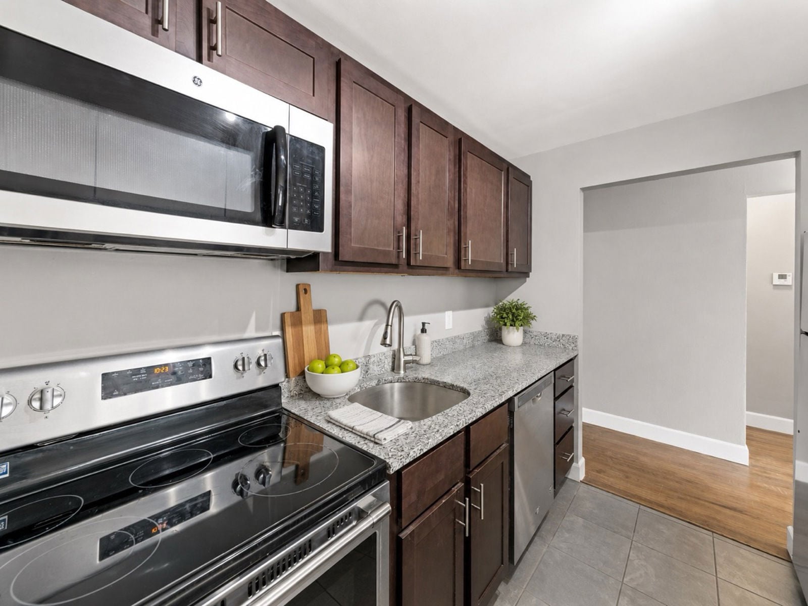 kitchen staged2 Large