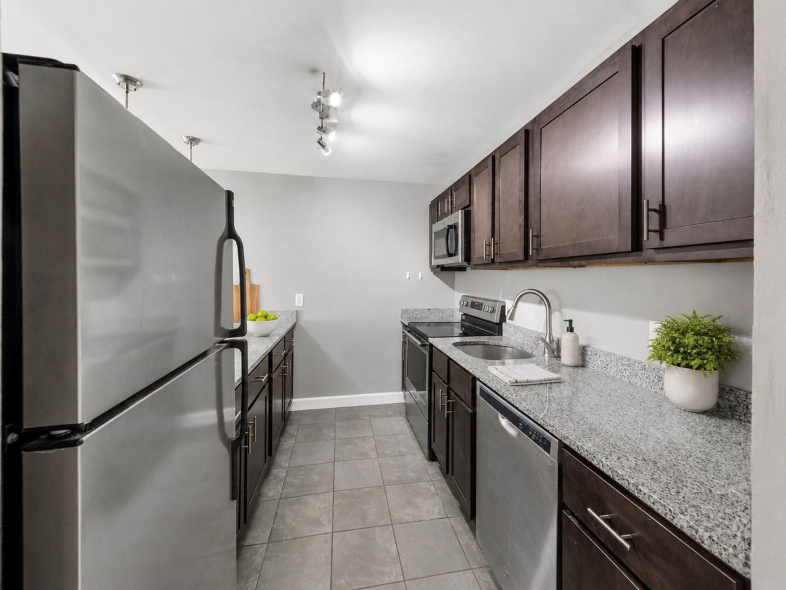 kitchen staged Large
