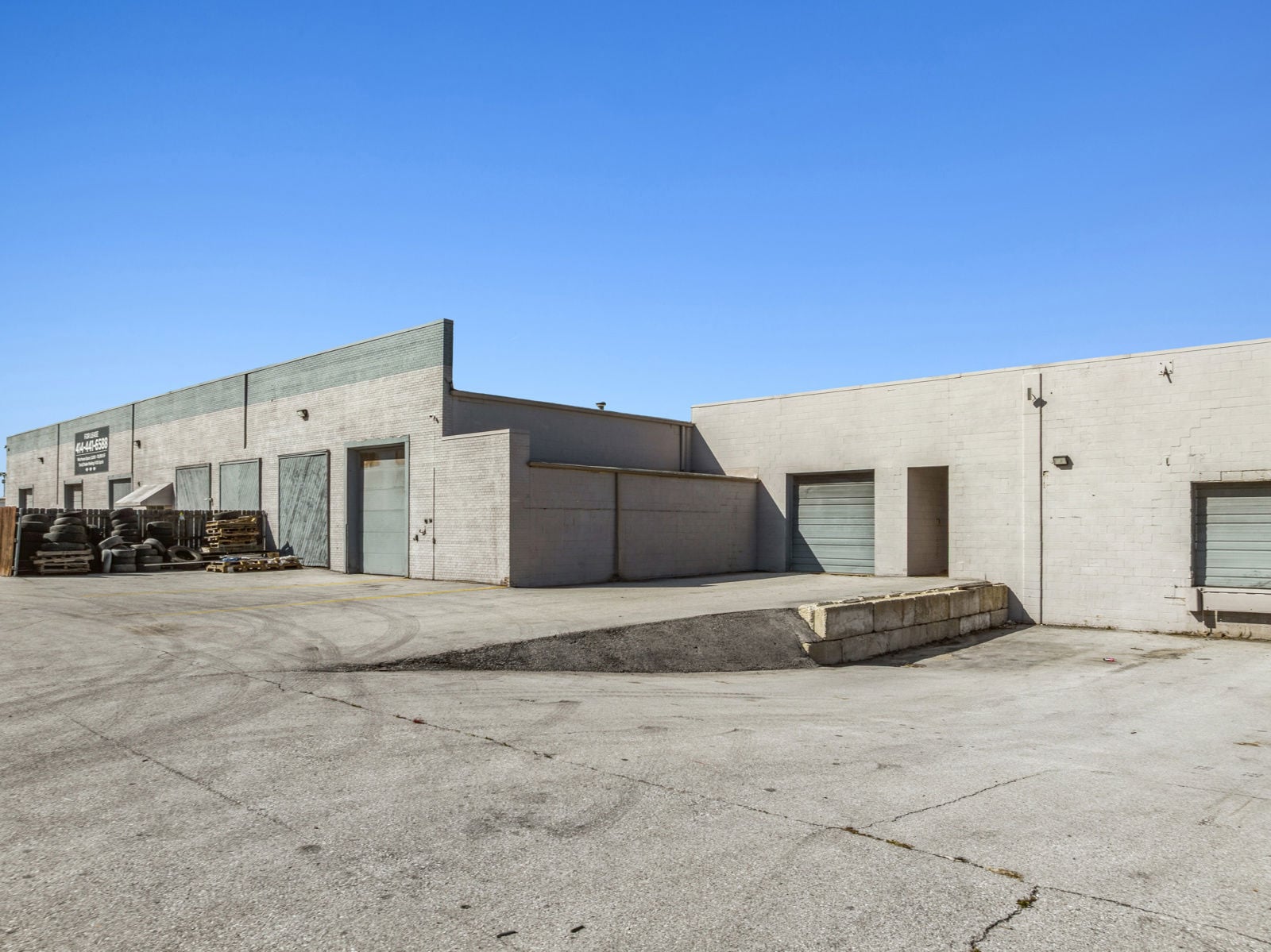 47521---7320-to-7400-W-Florist-Ave-Milwaukee-WI_06