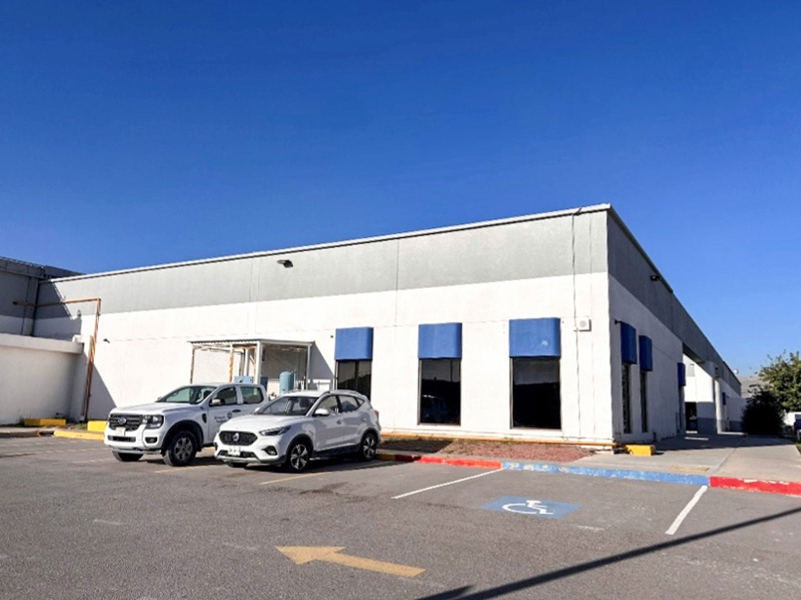 2040 El Cid - Building Photo