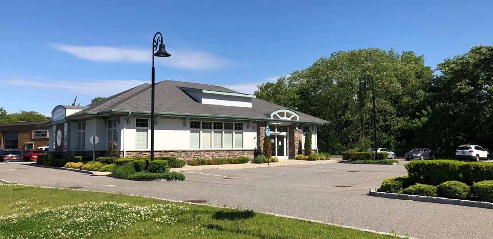 400 Merrick Road, Amityville