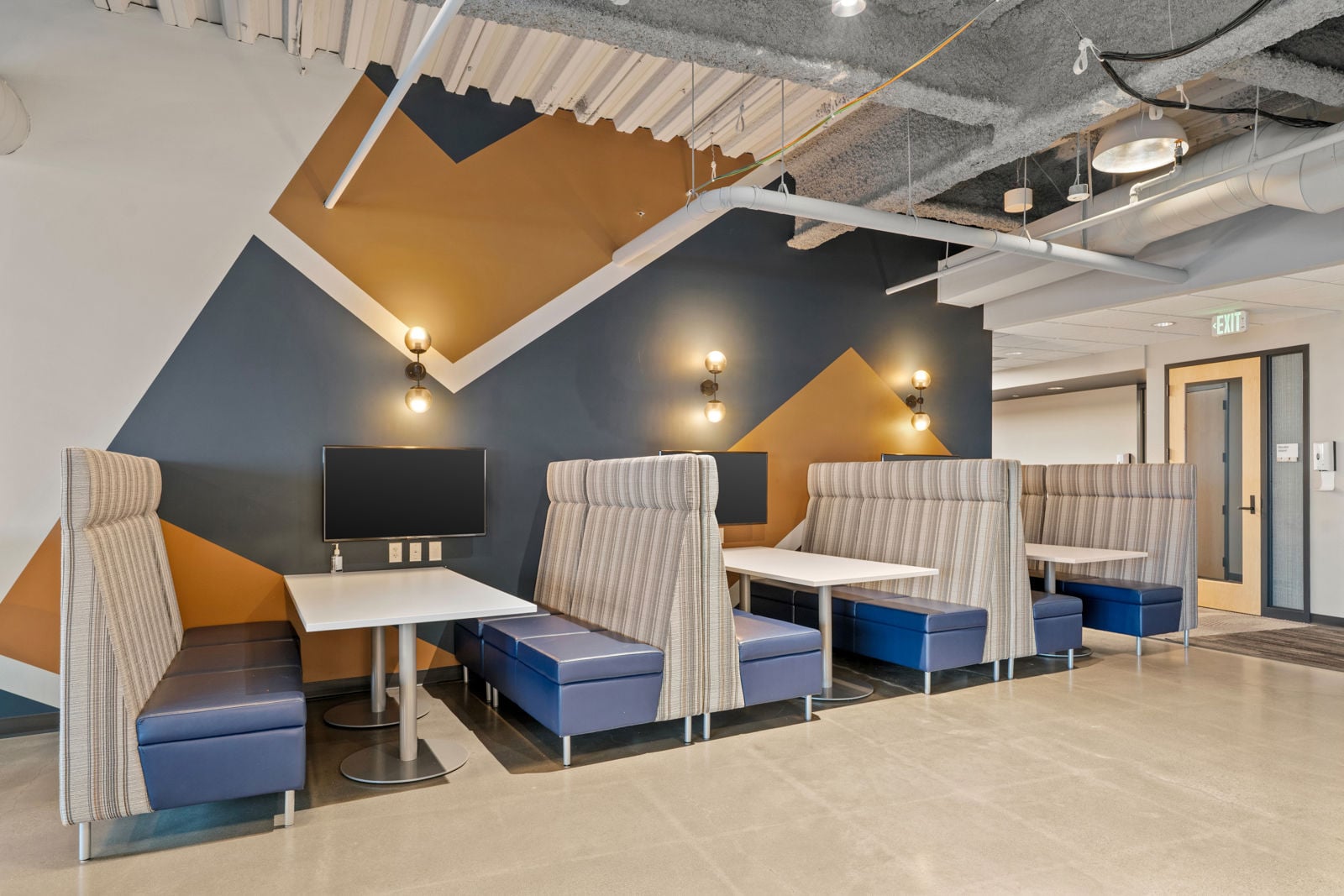 14-print-11995 Singletree Ln -14