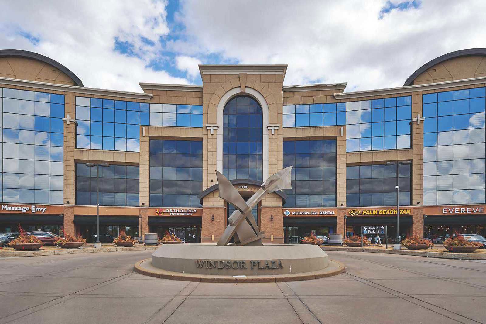 LoRzWindsorPlaza2022CW0163 edit