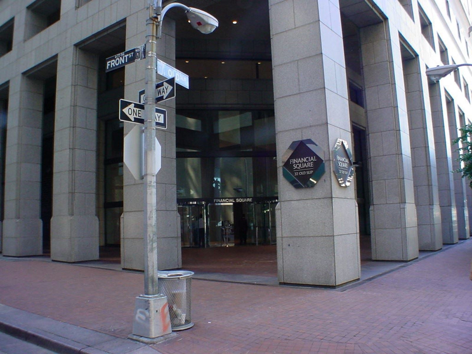 32 Old Slip - Entrance View