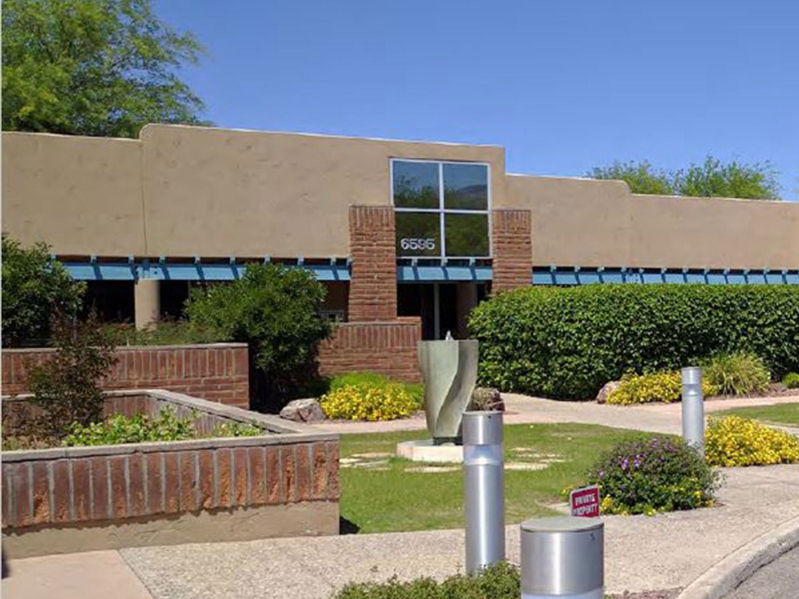 6595 N Oracle - Cover.JPG