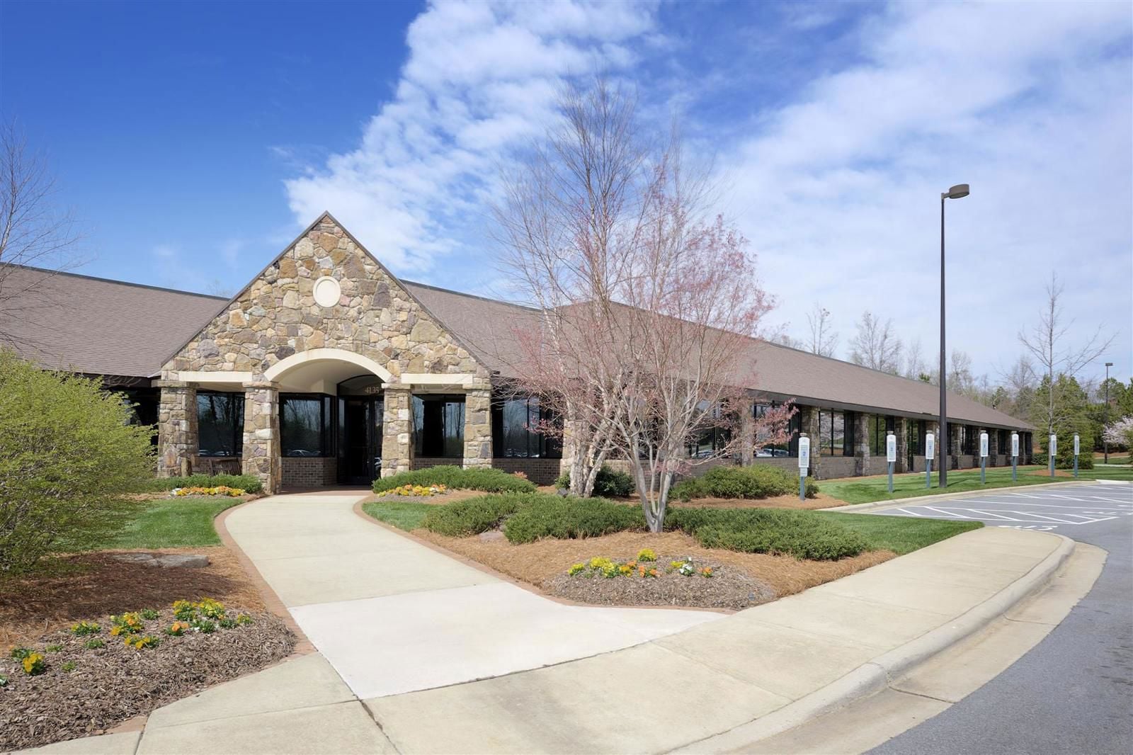 4135MendenhallOaksPkwy_main